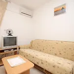 Apartments With Parking Space Seget Vranjica, Trogir - 8507 *